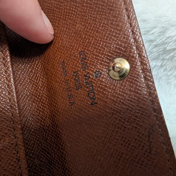 Authentic Louis Vuitton Monogram Key Wallet - Picture 2 of 13